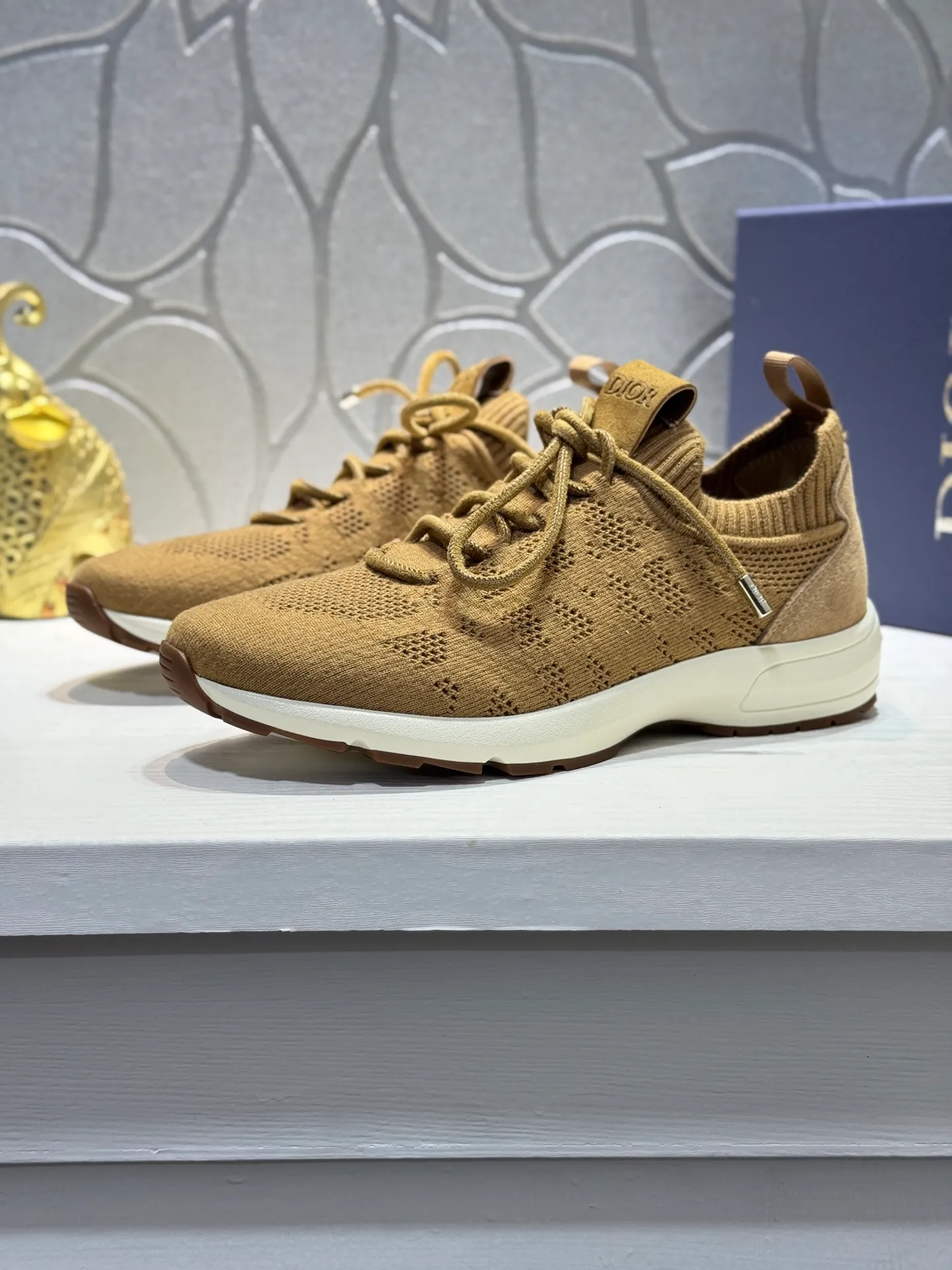Men's shoes💰400【New style】🎠🎠Dior🔍Top purchasing agent🇮🇹 Di The new super-popular sneakers from the popular sneakers are synchronized with the new counters. The uppers are made of flying woven fabrics, and the logo logo on the tongue is perfectly reproduced with complex craftsmanship that is a must-have for fashionistas. The soles: the original soles are specially provided by the original factory, and the exclusive molded soles are super comfortable. The original factory orders, 🔍🔍multiple colors are available, you can go in and out of the counter at will, welcome to compare, a must-have for fashionable men. Code number: 38-44 (45 customized